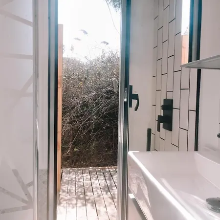 Casa de Férias Cooltainer Retreat Sustainable Coastal Forest Tiny House Near Barcelona By Quirkygetaway Castelldefels