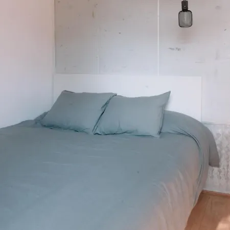 Casa de Férias Cooltainer Retreat Sustainable Coastal Forest Tiny House Near Barcelona By Quirkygetaway
