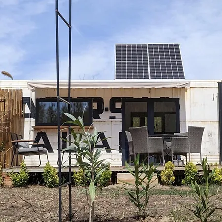Casa de Férias Cooltainer Retreat Sustainable Coastal Forest Tiny House Near Barcelona By Quirkygetaway