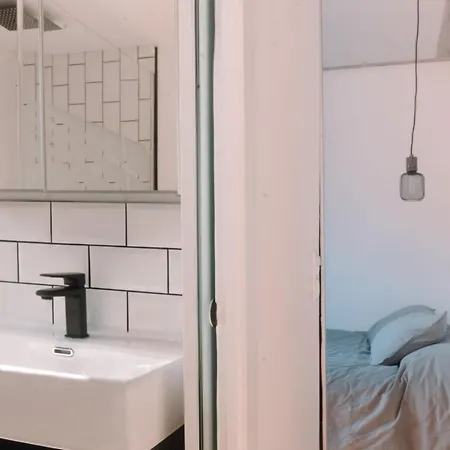 度假居 Cooltainer Retreat Sustainable Coastal Forest Tiny House Near Barcelona By Quirkygetaway *